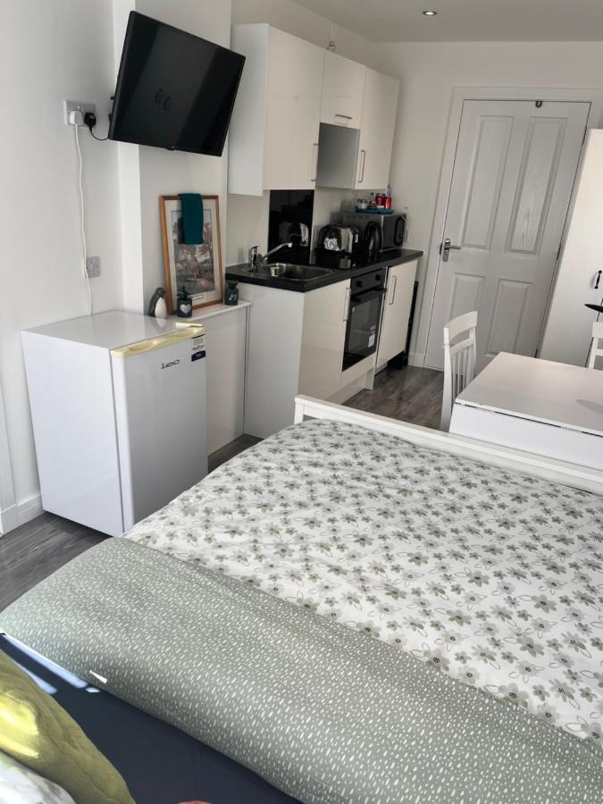 Modern Comfy One Bed Apartment - Free Parking Glasgow Buitenkant foto