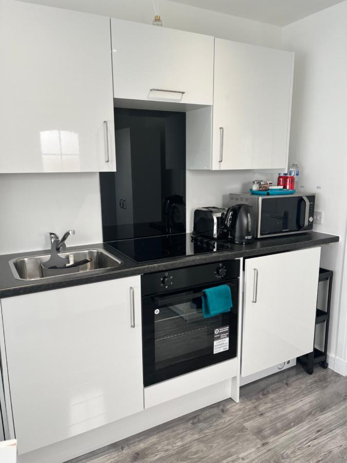 Modern Comfy One Bed Apartment - Free Parking Glasgow Buitenkant foto