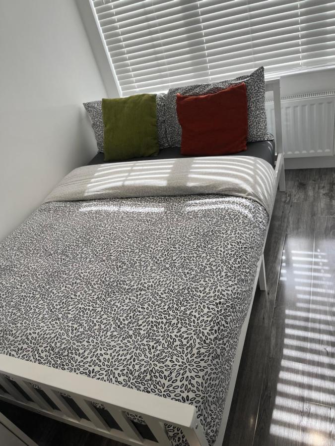 Modern Comfy One Bed Apartment - Free Parking Glasgow Buitenkant foto